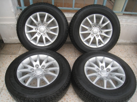 ขายล้อแม็ก Pajero 17" พร้อมยางปี13 สนใจติดต่อเล็กคลองสามครับ 081-3747940