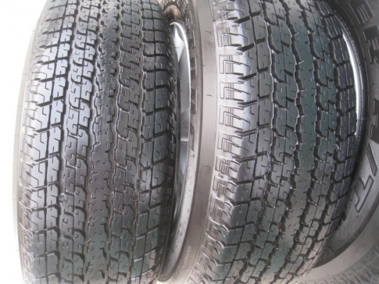 ขายล้อแม็ก Pajero 17" พร้อมยางปี13 สนใจติดต่อเล็กคลองสามครับ 081-3747940