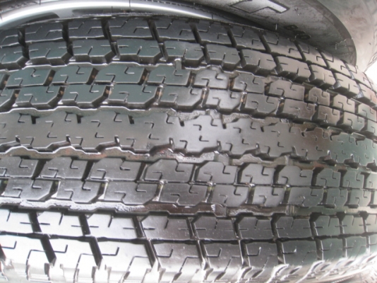 ขายล้อแม็ก Pajero 17" พร้อมยางปี13 สนใจติดต่อเล็กคลองสามครับ 081-3747940