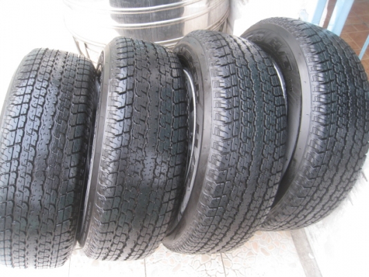 ขายล้อแม็ก Pajero 17" พร้อมยางปี13 สนใจติดต่อเล็กคลองสามครับ 081-3747940