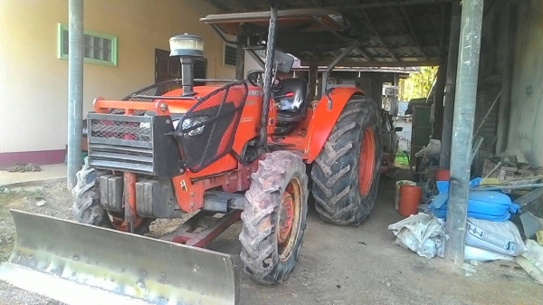 ขายรถ KUBOTA M 7040 สภาพดีพร้อมใช้งานพร้อมอุปกรณ์ด้นหน้าและผานพรวน ขายรถ KUBOTA M 7040 สภาพดีพร้อมใช้งานพร้อมอุปกรณ์ด้นหน้าและผานพรวน