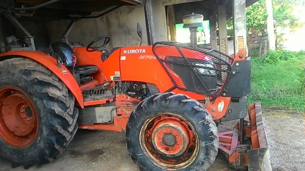 ขายรถ KUBOTA M 7040 สภาพดีพร้อมใช้งานพร้อมอุปกรณ์ด้นหน้าและผานพรวน ขายรถ KUBOTA M 7040 สภาพดีพร้อมใช้งานพร้อมอุปกรณ์ด้นหน้าและผานพรวน