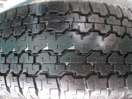 ขายล้อแม็ก Chev colorado 16" พร้อมยางปี13  สนใจติดต่อเล็กคลองสามครับ 081-3747940