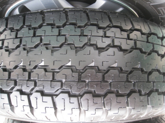 ขายล้อแม็ก Chev colorado 16" พร้อมยางปี13  สนใจติดต่อเล็กคลองสามครับ 081-3747940