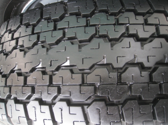 ขายล้อแม็ก Chev colorado 16" พร้อมยางปี13  สนใจติดต่อเล็กคลองสามครับ 081-3747940