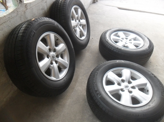 ล้อแม็ก 17นิ้ว 6รู พร้อมยาง สวยๆ 4 ล้อ ราคา 7900 บาท ล้อแม็ก 17นิ้ว 6รู พร้อมยาง สวยๆ 4 ล้อ ราคา 7900 บาท