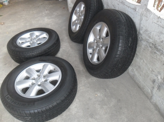 ล้อแม็ก 17นิ้ว 6รู พร้อมยาง สวยๆ 4 ล้อ ราคา 7900 บาท ล้อแม็ก 17นิ้ว 6รู พร้อมยาง สวยๆ 4 ล้อ ราคา 7900 บาท