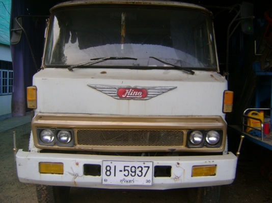 หางรถเกี่ยว KT 927  2 เพลา เครื่อง 220 แรง ราคา 610,000  บาท