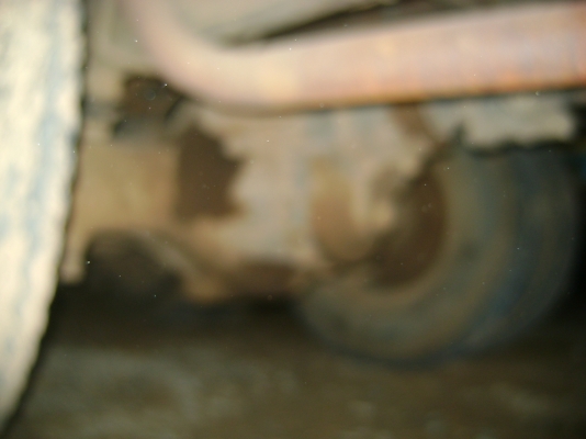 หางรถเกี่ยว KT 927  2 เพลา เครื่อง 220 แรง ราคา 610,000  บาท