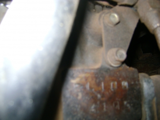 หางรถเกี่ยว KT 927  2 เพลา เครื่อง 220 แรง ราคา 610,000  บาท