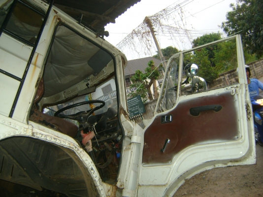 หางรถเกี่ยว KT 927  2 เพลา เครื่อง 220 แรง ราคา 610,000  บาท