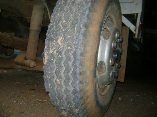 หางรถเกี่ยว KT 927  2 เพลา เครื่อง 220 แรง ราคา 610,000  บาท