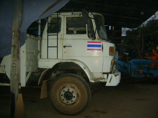 หางรถเกี่ยว KT 927  2 เพลา เครื่อง 220 แรง ราคา 610,000  บาท