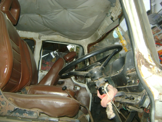 หางรถเกี่ยว KT 927  2 เพลา เครื่อง 220 แรง ราคา 610,000  บาท