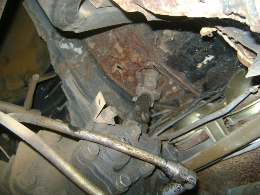 หางรถเกี่ยว KT 927  2 เพลา เครื่อง 220 แรง ราคา 610,000  บาท