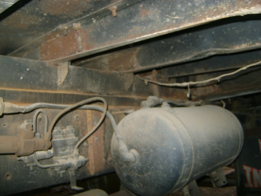 หางรถเกี่ยว KT 927  2 เพลา เครื่อง 220 แรง ราคา 610,000  บาท