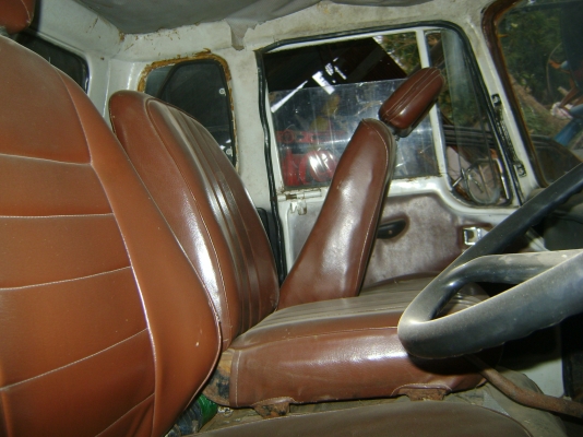 หางรถเกี่ยว KT 927  2 เพลา เครื่อง 220 แรง ราคา 610,000  บาท