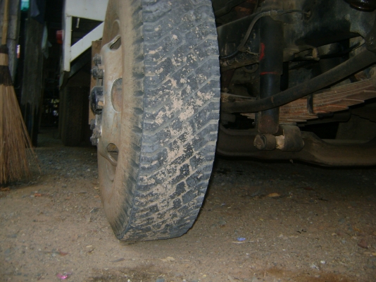 หางรถเกี่ยว KT 927  2 เพลา เครื่อง 220 แรง ราคา 610,000  บาท