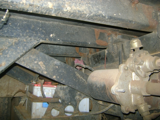 หางรถเกี่ยว KT 927  2 เพลา เครื่อง 220 แรง ราคา 610,000  บาท