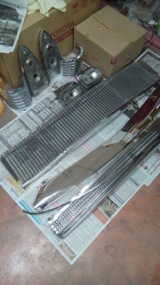 ชุดกระจังหน้า ไฟท้ายโครเมี่ยมแสตนเลส Austin Cambridge