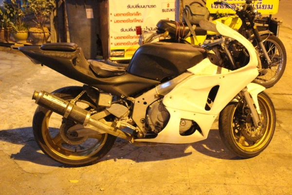 ขาย cbr 400 ปี89 ทะเบียนแท้ครับ  43000 ครับ