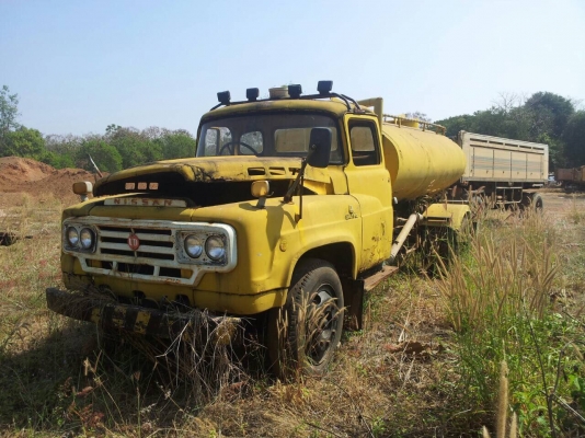 6ลัอบรรทุกน้ำหนัาnissan. Ud. เครื่อง.isuzu. 120 แรง ถังประมาณ 7000 ล.รถพร้อมใช้