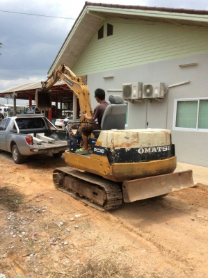ขายล้างสต๊อกรถขุดเล็ก  KOMATSU PC30-6