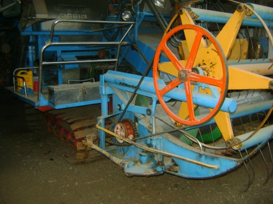 ฝากขาย รถเกี่ยว เครื่อง 195 แรง ราคา 935,000 บาท