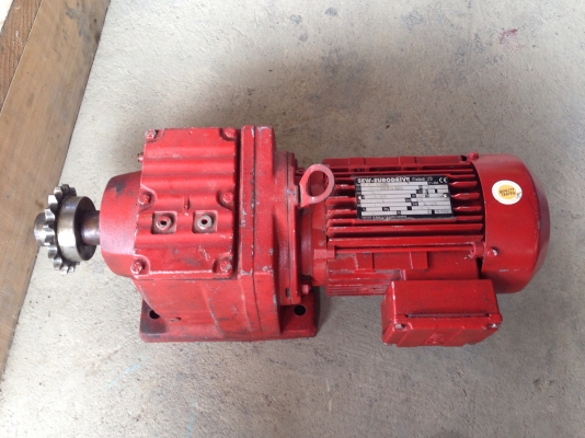 ขายมอเตอร์เกียร์ SEW eurodrive 1HP. 380V อัตราทด 1:82 เพลาออกประมาณ 17 รอบต่อนาที สภาพสวยมาก วิ่งนิ่ม พร้อมใช้งาน ขายมอเตอร์เกียร์ SEW eurodrive 1HP. 380V อัตราทด 1:82 เพลาออกประมาณ 17 รอบต่อนาที สภาพสวยมาก วิ่งนิ่ม พร้อมใช้งาน