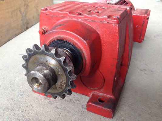 ขายมอเตอร์เกียร์ SEW eurodrive 1HP. 380V อัตราทด 1:82 เพลาออกประมาณ 17 รอบต่อนาที สภาพสวยมาก วิ่งนิ่ม พร้อมใช้งาน ขายมอเตอร์เกียร์ SEW eurodrive 1HP. 380V อัตราทด 1:82 เพลาออกประมาณ 17 รอบต่อนาที สภาพสวยมาก วิ่งนิ่ม พร้อมใช้งาน