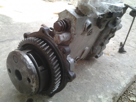 ขายตามสภาพปั้มดีเซลอีซูซุเครื่อง100ฝาขาวไว้ทำอะไหล