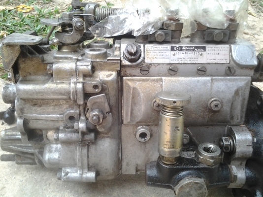 ขายตามสภาพปั้มดีเซลอีซูซุเครื่อง100ฝาขาวไว้ทำอะไหล