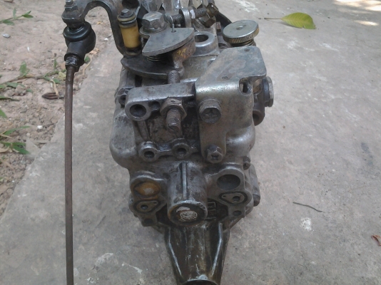 ขายตามสภาพปั้มดีเซลอีซูซุเครื่อง100ฝาขาวไว้ทำอะไหล