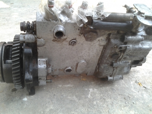 ขายตามสภาพปั้มดีเซลอีซูซุเครื่อง100ฝาขาวไว้ทำอะไหล