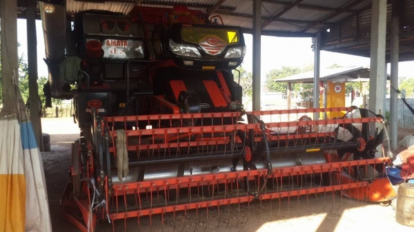 ขายรถเกี่ยวข้าว อมตะปี2ปี56 ใช้งานน้อยเกี่ยวนาปี เดิมสวย ไม่ช้ำ เครื่อง มิตซู270เทอร์โบ ตัวเดิน12ปั๊ม23 ไดกิ้น สภาพพร้อมลงเกี่ยวลุยงาน ขายรถเกี่ยวข้าว อมตะปี2ปี56 ใช้งานน้อยเกี่ยวนาปี เดิมสวย ไม่ช้ำ เครื่อง มิตซู270เทอร์โบ ตัวเดิน12ปั๊ม23 ไดกิ้น สภาพพร้อมลงเกี่ยวลุยงาน