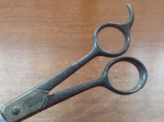 ขายกรรไกรตัดผมโบราณ DUBL DUCK RAZOR 6" ขายกรรไกรตัดผมโบราณ DUBL DUCK RAZOR 6"