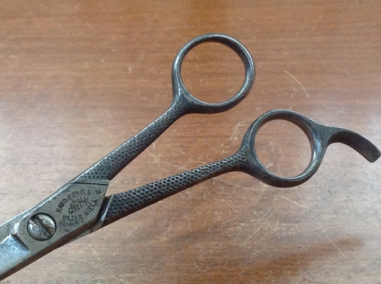 ขายกรรไกรตัดผมโบราณ DUBL DUCK RAZOR 6" ขายกรรไกรตัดผมโบราณ DUBL DUCK RAZOR 6"