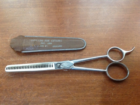 ขายกรรไกรซอยผมโบราณ CORRADO 6 1/2" มาพร้อมกซองหนัง ขายกรรไกรซอยผมโบราณ CORRADO 6 1/2" มาพร้อมกซองหนัง