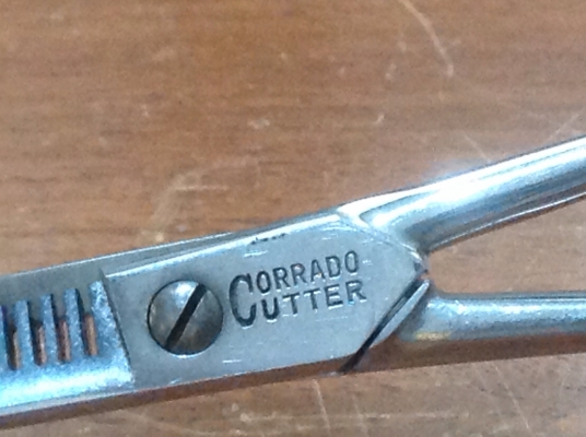 ขายกรรไกรซอยผมโบราณ CORRADO 6 1/2" มาพร้อมกซองหนัง ขายกรรไกรซอยผมโบราณ CORRADO 6 1/2" มาพร้อมกซองหนัง