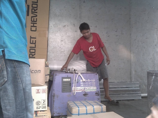 อันนี้อีกตัวครับ - กำลังขึ้นรถที่ขนส่งเลยครับ สำหรับเครื่องเชื่อมพร้อมปั่นไฟ ราคา 18,000 ขอบคุณครับ