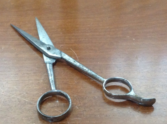 ขายกรรไกรตัดผมโบราณ  L.MORRIS CO. 7"