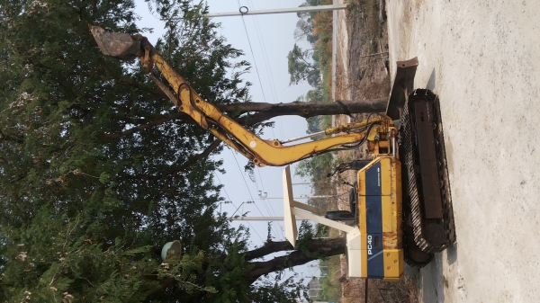 ขายด่วน220000่เเม็คโครโคมัสซุ PC40รุ่น6รถนอกยังไม่เคยใช้งานเมืองไทยเลย