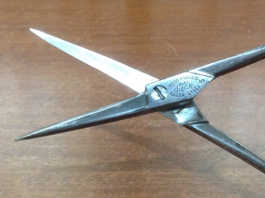 ขายกรรไกรตัดผมโบราณ DUBL DUCK RAZOR STEEL 6 1/2"