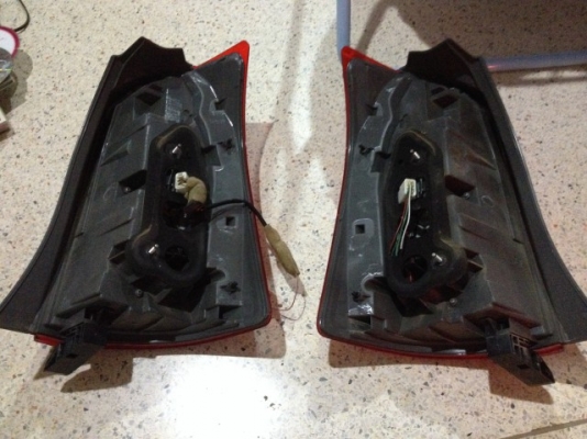 ไฟท้าย TOYOTA WISH เเท้ตัว2ของเก่าญี่ปุ่นสภาพสวย