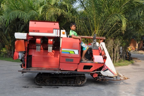 (ลดกระหน่ำ)ขายรถเกี่ยว นวดข้าวMITSUBISHIดีเซล3สูบ สวยเดิมจากญี่ปุ่น 68,000เท่านั้น!!