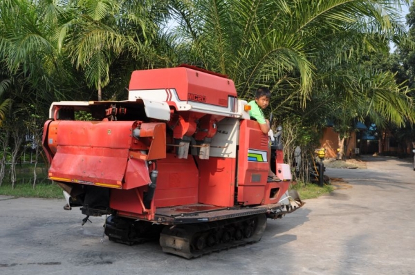 (ลดกระหน่ำ)ขายรถเกี่ยว นวดข้าวMITSUBISHIดีเซล3สูบ สวยเดิมจากญี่ปุ่น 68,000เท่านั้น!!