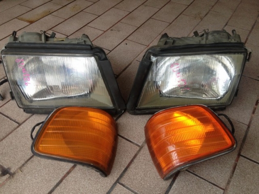 ไฟหน้า BENZ W126 แท้พร้อมไฟมุมของเก่าญี่ปุ่นสภาพสวย