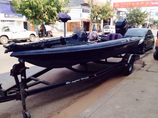 ขายเรือแบสranger 18 ฟุตพร้อมเทเลอร์