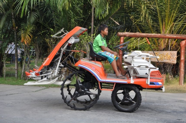 ขายรถดำนาราคาถูก KUBOTA SPA4 (4แถว) สภาพสวยเดิมจากญี่ปุ่นยังไม่เคยใช้ในไทย 58,000เท่านั้น!!