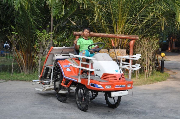 ขายรถดำนาราคาถูก KUBOTA SPA4 (4แถว) สภาพสวยเดิมจากญี่ปุ่นยังไม่เคยใช้ในไทย 58,000เท่านั้น!!